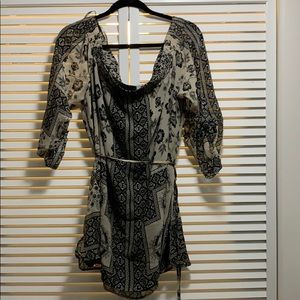 Flattering blouse with waist tie detail